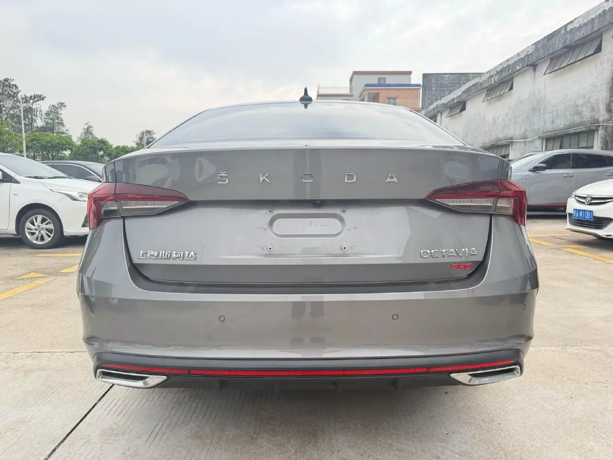 2021 Skoda Octavia 1.4T 150HP L4 7DCT,autocango,china used car exporter,china ev exporter,chinese used car exporter,chinese used ev exporter