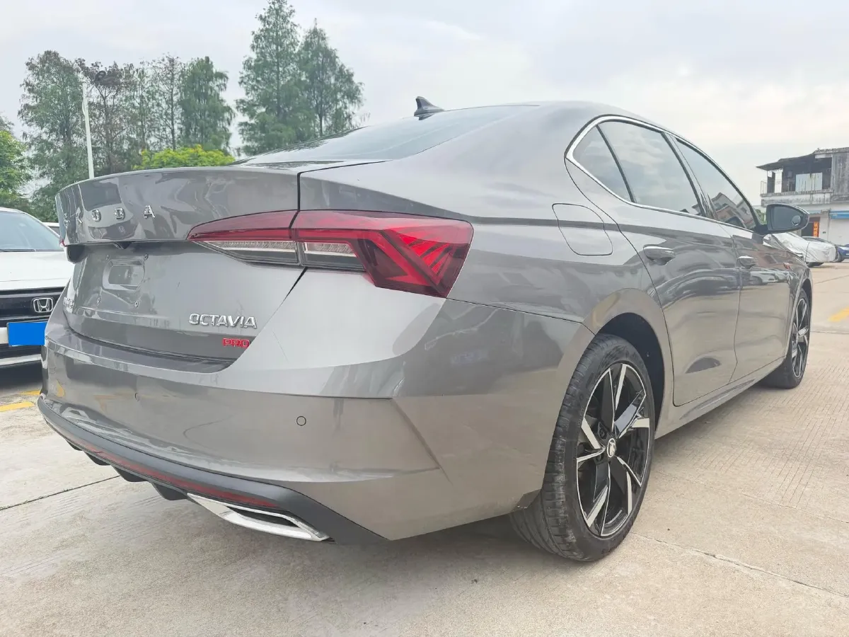 2021 Skoda Octavia 1.4T 150HP L4 7DCT,autocango,china used car exporter,china ev exporter,chinese used car exporter,chinese used ev exporter