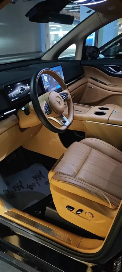 2025 Voyah Dream 1.5T 150HP L4 PHEV 41.7KWH,autocango,china used car exporter,china ev exporter,chinese used car exporter,chinese used ev exporter