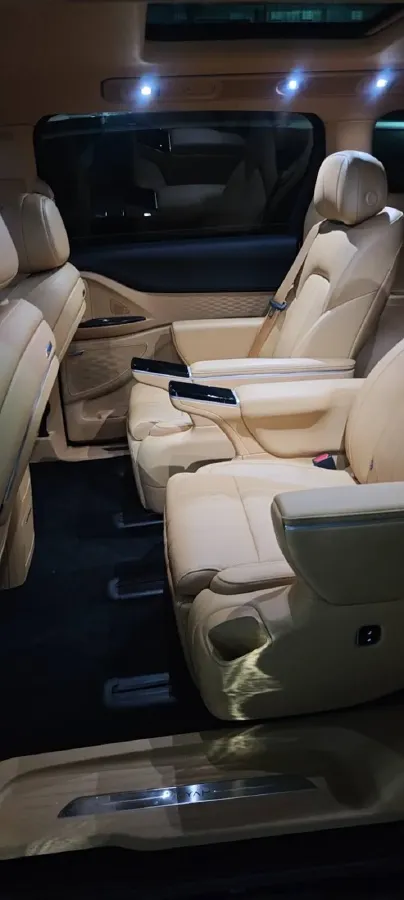 2025 Voyah Dream 1.5T 150HP L4 PHEV 41.7KWH,autocango,china used car exporter,china ev exporter,chinese used car exporter,chinese used ev exporter
