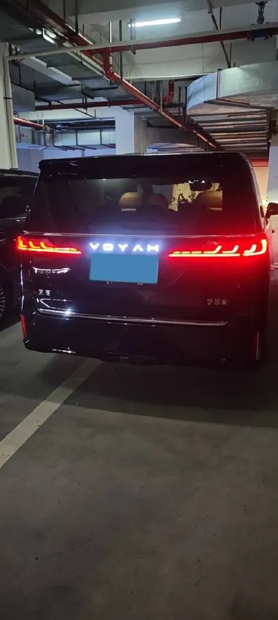 2025 Voyah Dream 1.5T 150HP L4 PHEV 41.7KWH,autocango,china used car exporter,china ev exporter,chinese used car exporter,chinese used ev exporter