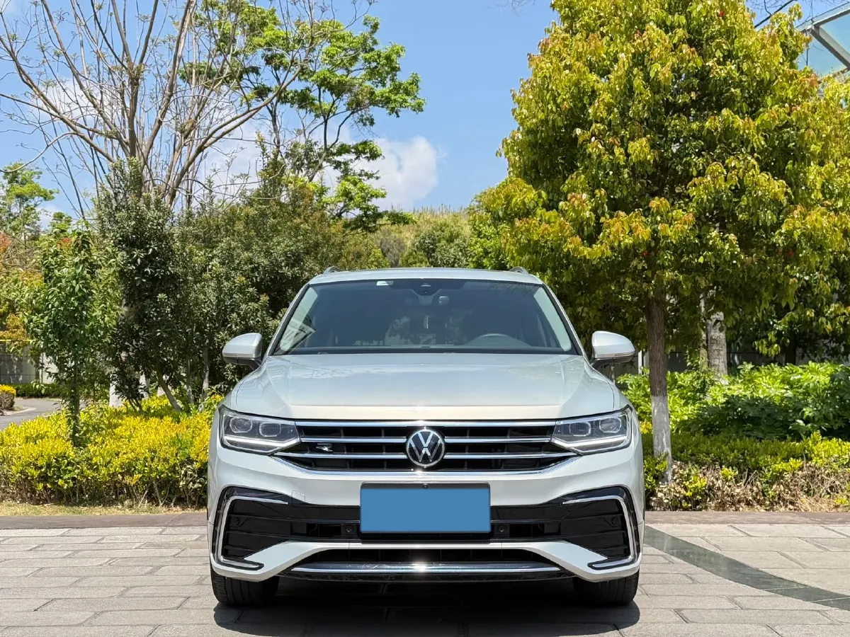 2023 Volkswagen Tiguan L 2.0T 186HP L4 7DCT,autocango,china used car exporter,china ev exporter,chinese used car exporter,chinese used ev exporter