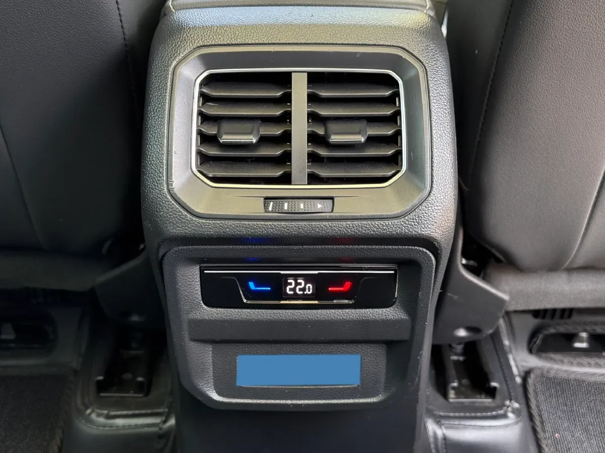 2023 Volkswagen Tiguan L 2.0T 186HP L4 7DCT,autocango,china used car exporter,china ev exporter,chinese used car exporter,chinese used ev exporter