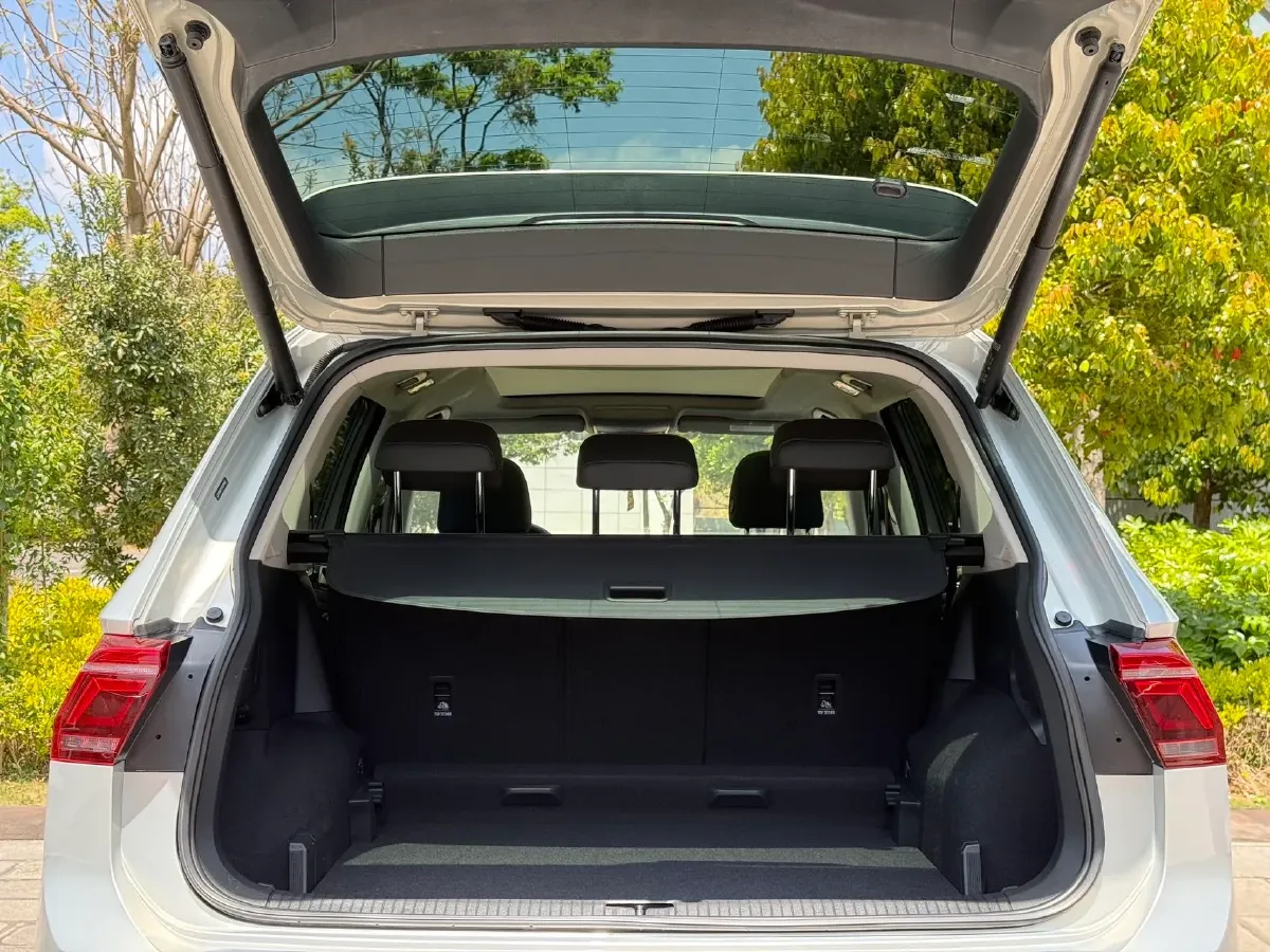 2023 Volkswagen Tiguan L 2.0T 186HP L4 7DCT,autocango,china used car exporter,china ev exporter,chinese used car exporter,chinese used ev exporter