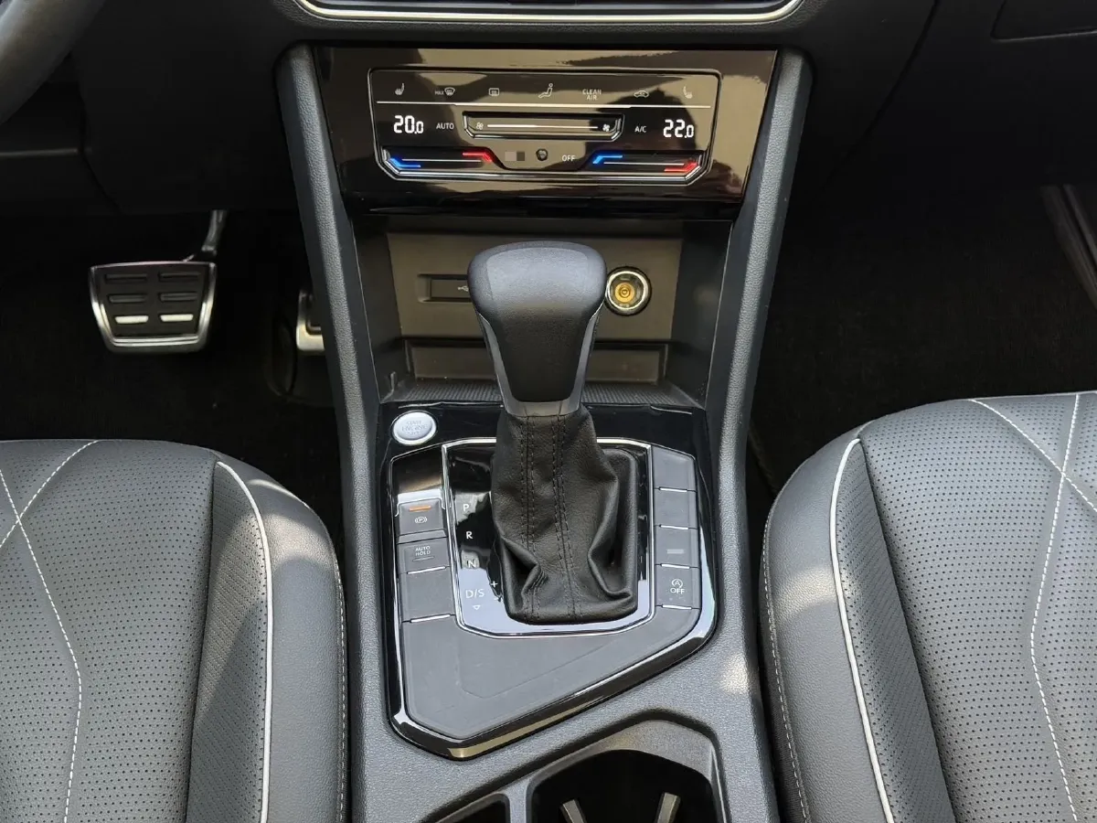 2023 Volkswagen Tiguan L 2.0T 186HP L4 7DCT,autocango,china used car exporter,china ev exporter,chinese used car exporter,chinese used ev exporter