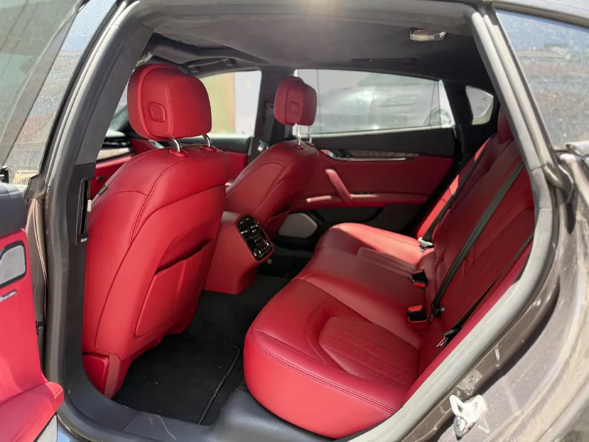 2022 Maserati Quattroporte 3.0T 350HP V6 8AT,autocango,china used car exporter,china ev exporter,chinese used car exporter,chinese used ev exporter