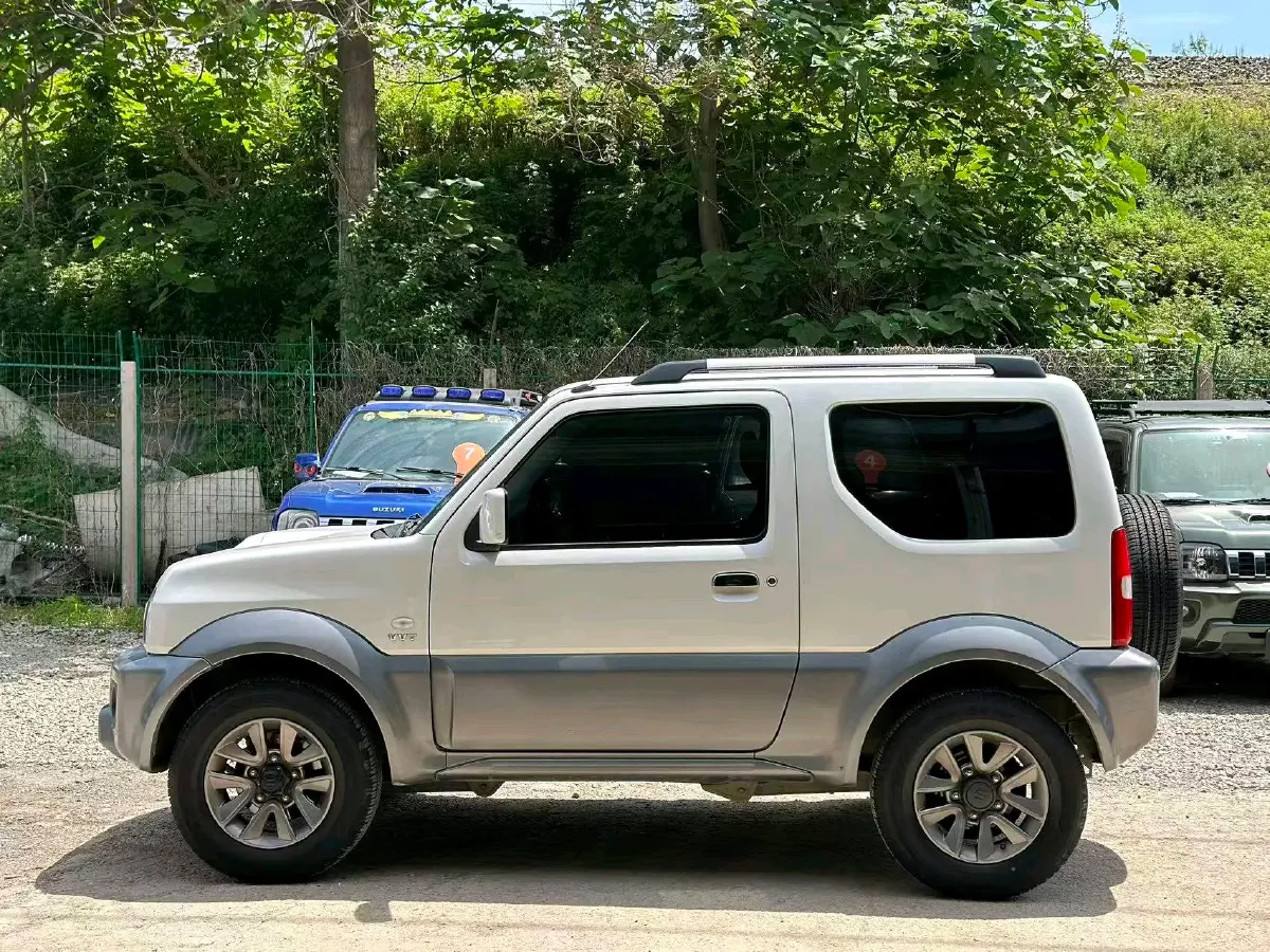 2015 Suzuki Jimny 1.3L 85HP L4 4AT,autocango,china used car exporter,china ev exporter,chinese used car exporter,chinese used ev exporter