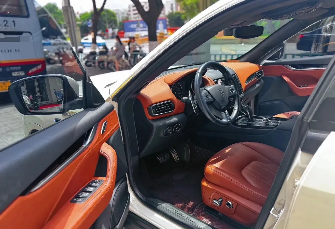 2022 Maserati Levante 2.0T 330HP L4 8AT,autocango,china used car exporter,china ev exporter,chinese used car exporter,chinese used ev exporter