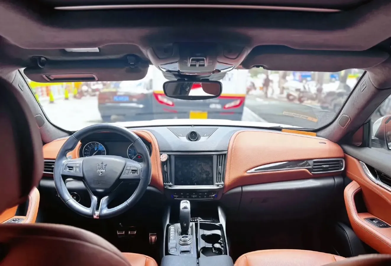 2022 Maserati Levante 2.0T 330HP L4 8AT,autocango,china used car exporter,china ev exporter,chinese used car exporter,chinese used ev exporter
