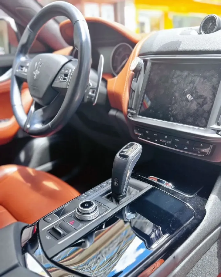 2022 Maserati Levante 2.0T 330HP L4 8AT,autocango,china used car exporter,china ev exporter,chinese used car exporter,chinese used ev exporter