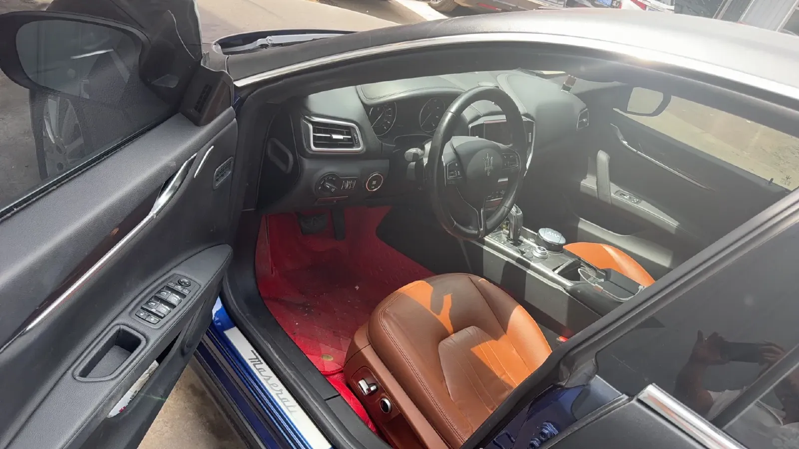 2021 Maserati Ghibli 2.0T 330HP L4 8AT,autocango,china used car exporter,china ev exporter,chinese used car exporter,chinese used ev exporter