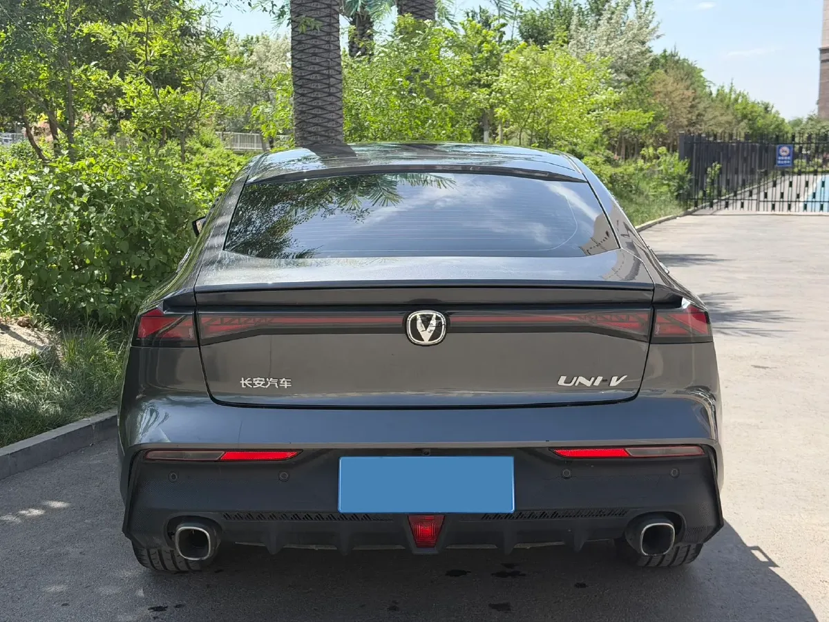 2023 ChangAn UNI-V 1.5T 188HP L4 7DCT,autocango,china used car exporter,china ev exporter,chinese used car exporter,chinese used ev exporter