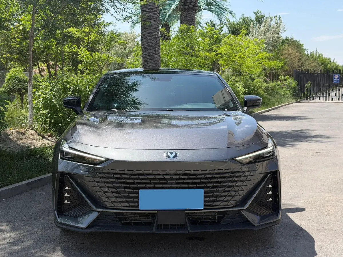 2023 ChangAn UNI-V 1.5T 188HP L4 7DCT,autocango,china used car exporter,china ev exporter,chinese used car exporter,chinese used ev exporter