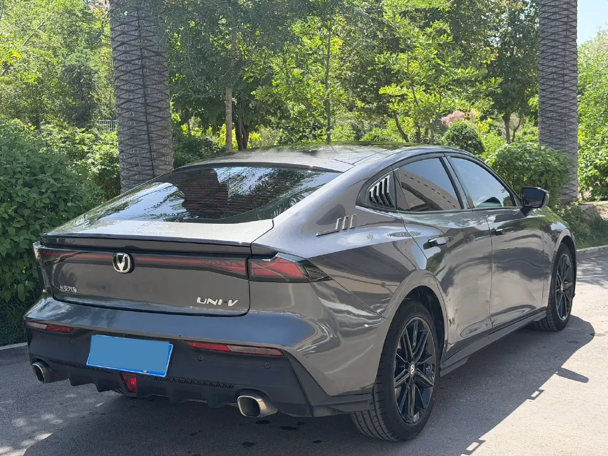 2023 ChangAn UNI-V 1.5T 188HP L4 7DCT,autocango,china used car exporter,china ev exporter,chinese used car exporter,chinese used ev exporter