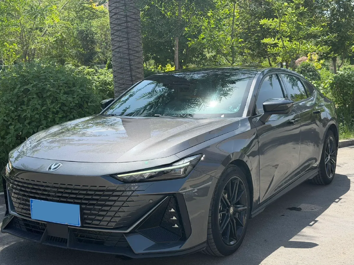 2023 ChangAn UNI-V 1.5T 188HP L4 7DCT,autocango,china used car exporter,china ev exporter,chinese used car exporter,chinese used ev exporter