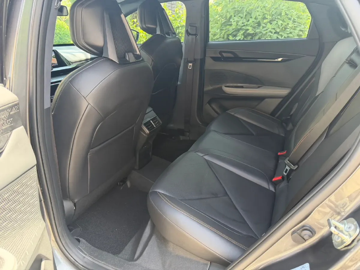 2023 ChangAn UNI-V 1.5T 188HP L4 7DCT,autocango,china used car exporter,china ev exporter,chinese used car exporter,chinese used ev exporter