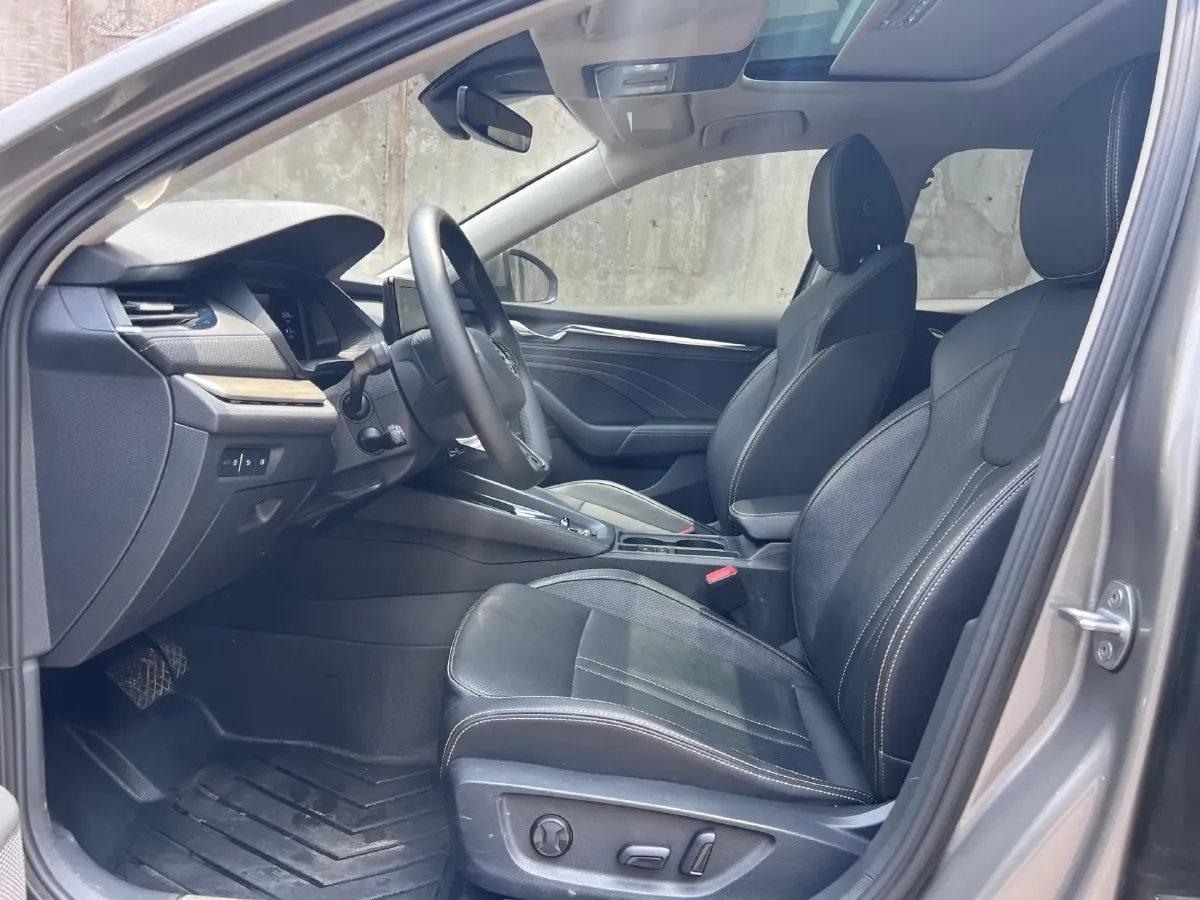 2022 Skoda Octavia 1.4T 150HP L4 7DCT,autocango,china used car exporter,china ev exporter,chinese used car exporter,chinese used ev exporter