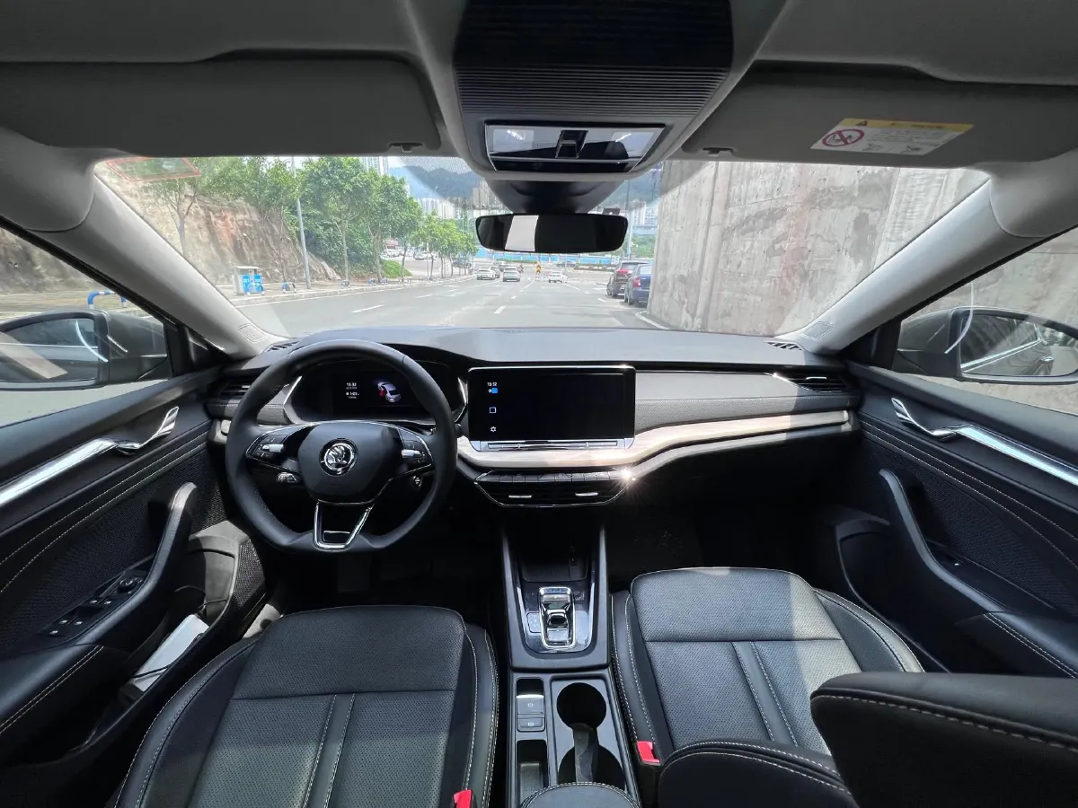 2022 Skoda Octavia 1.4T 150HP L4 7DCT,autocango,china used car exporter,china ev exporter,chinese used car exporter,chinese used ev exporter