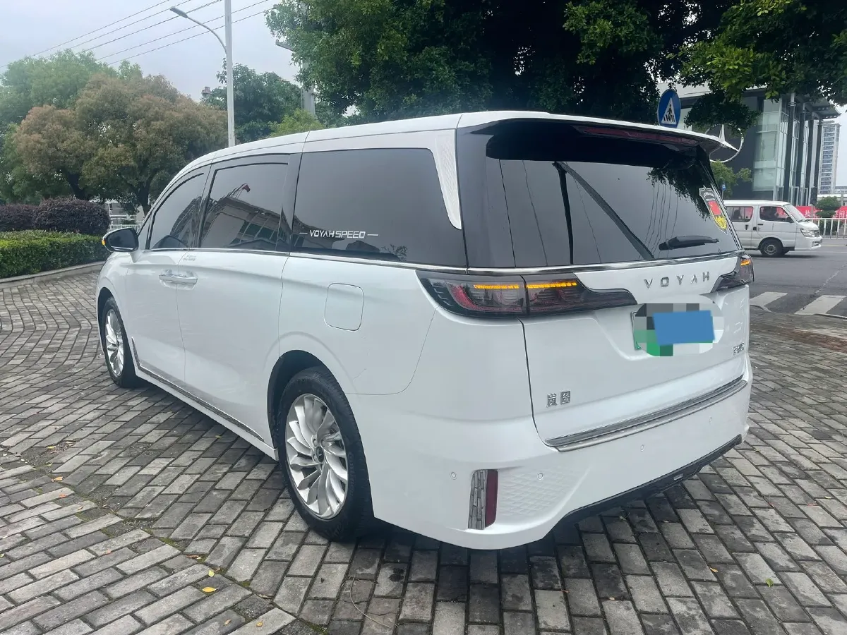 2022 Voyah Dream 1.5T 136HP L4 PHEV 25.57KWH,autocango,china used car exporter,china ev exporter,chinese used car exporter,chinese used ev exporter
