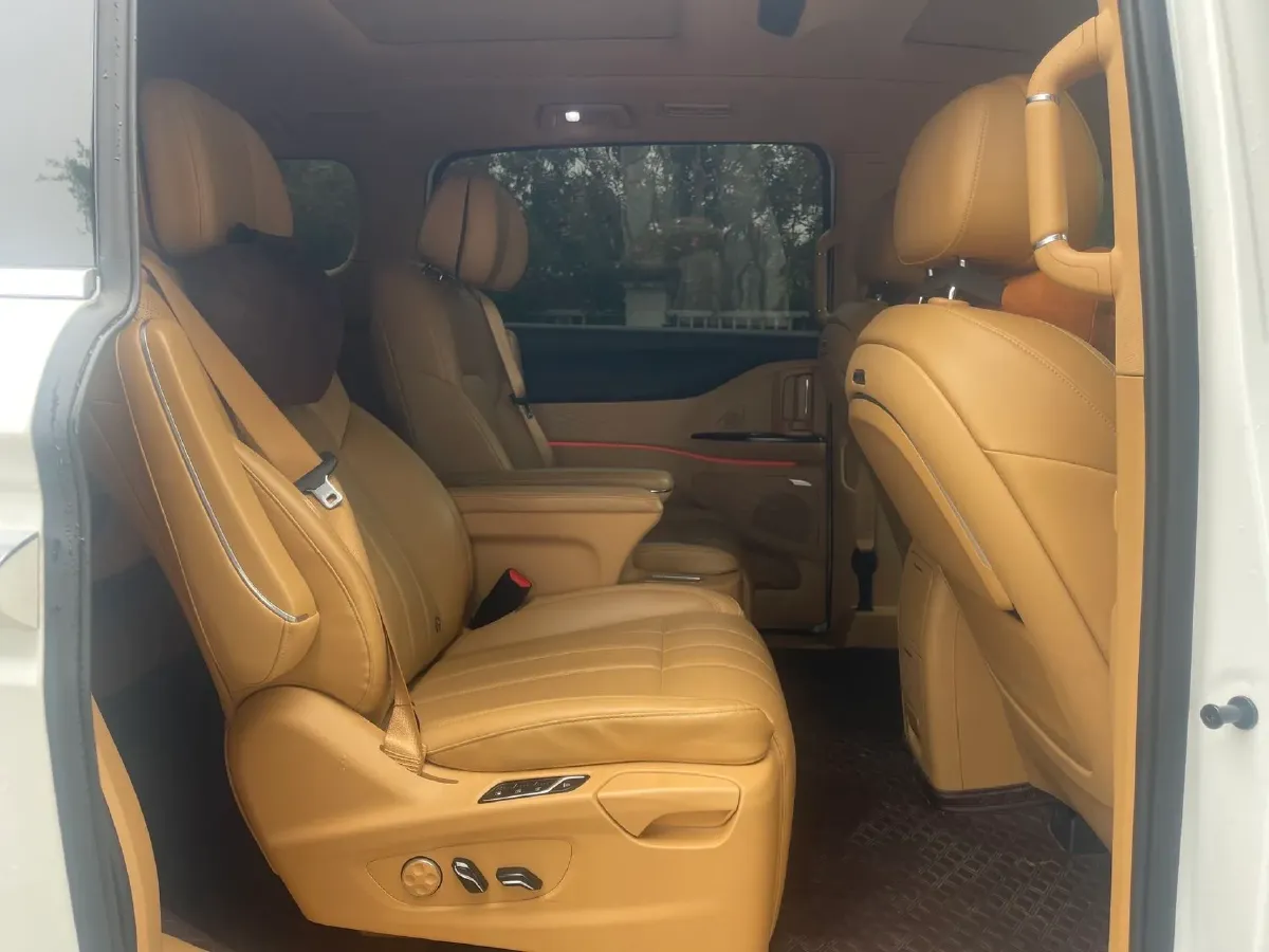 2022 Voyah Dream 1.5T 136HP L4 PHEV 25.57KWH,autocango,china used car exporter,china ev exporter,chinese used car exporter,chinese used ev exporter