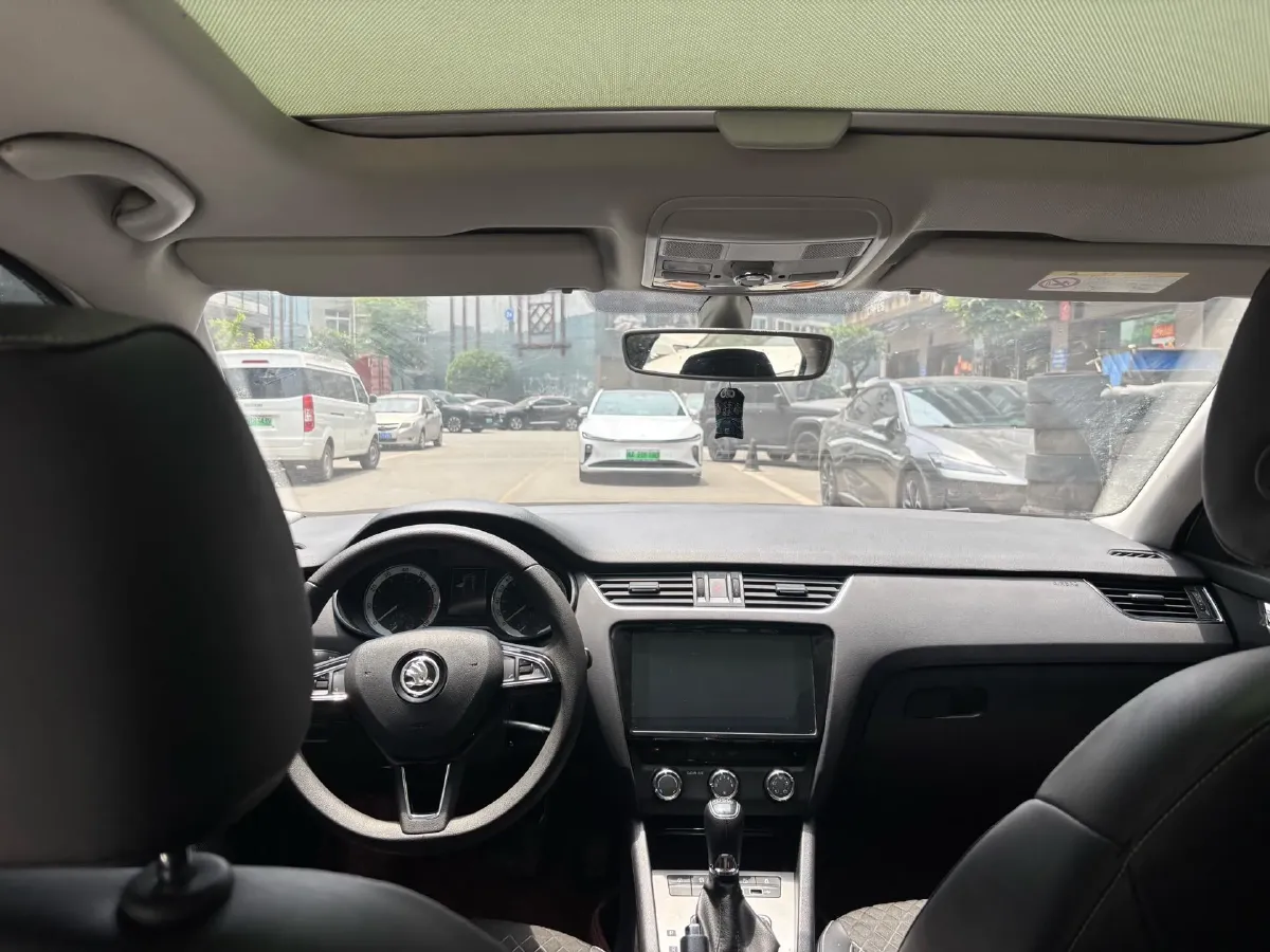 2020 Skoda Octavia 1.2T 116HP L4 7DCT,autocango,china used car exporter,china ev exporter,chinese used car exporter,chinese used ev exporter