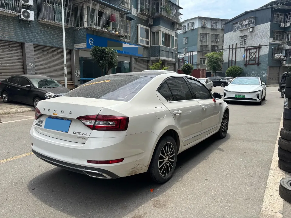 2020 Skoda Octavia 1.2T 116HP L4 7DCT,autocango,china used car exporter,china ev exporter,chinese used car exporter,chinese used ev exporter