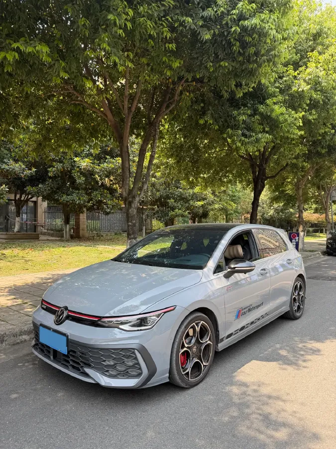 2025 Volkswagen GolfGTI 2.0T 220HP L4 7DCT,autocango,china used car exporter,china ev exporter,chinese used car exporter,chinese used ev exporter