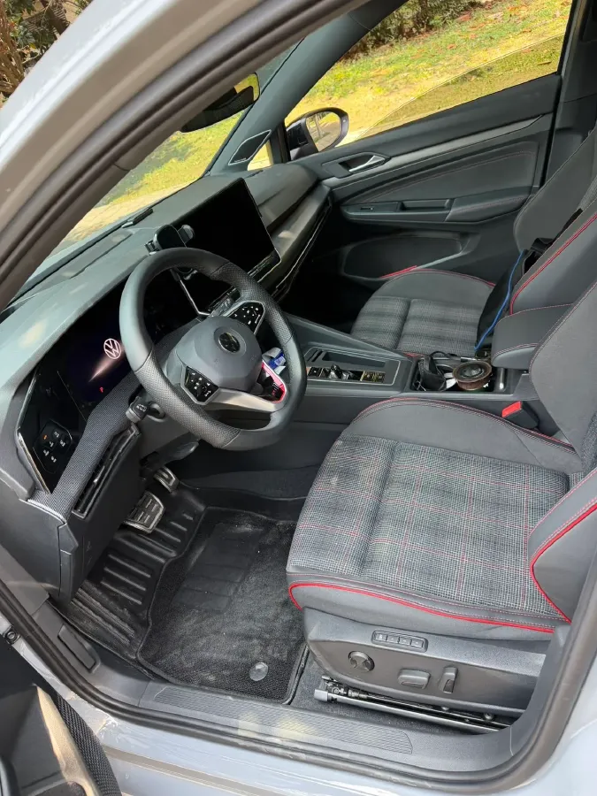 2025 Volkswagen GolfGTI 2.0T 220HP L4 7DCT,autocango,china used car exporter,china ev exporter,chinese used car exporter,chinese used ev exporter