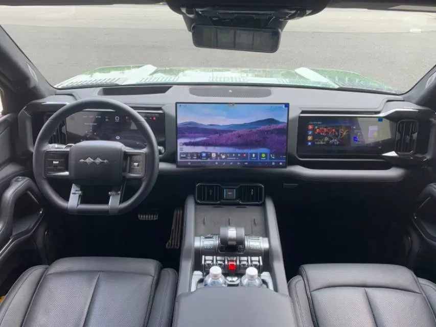 2025 FangChengBao Bao 8 2.0T 245HP L4 E-CVT PHEV,autocango,china used car exporter,china ev exporter,chinese used car exporter,chinese used ev exporter