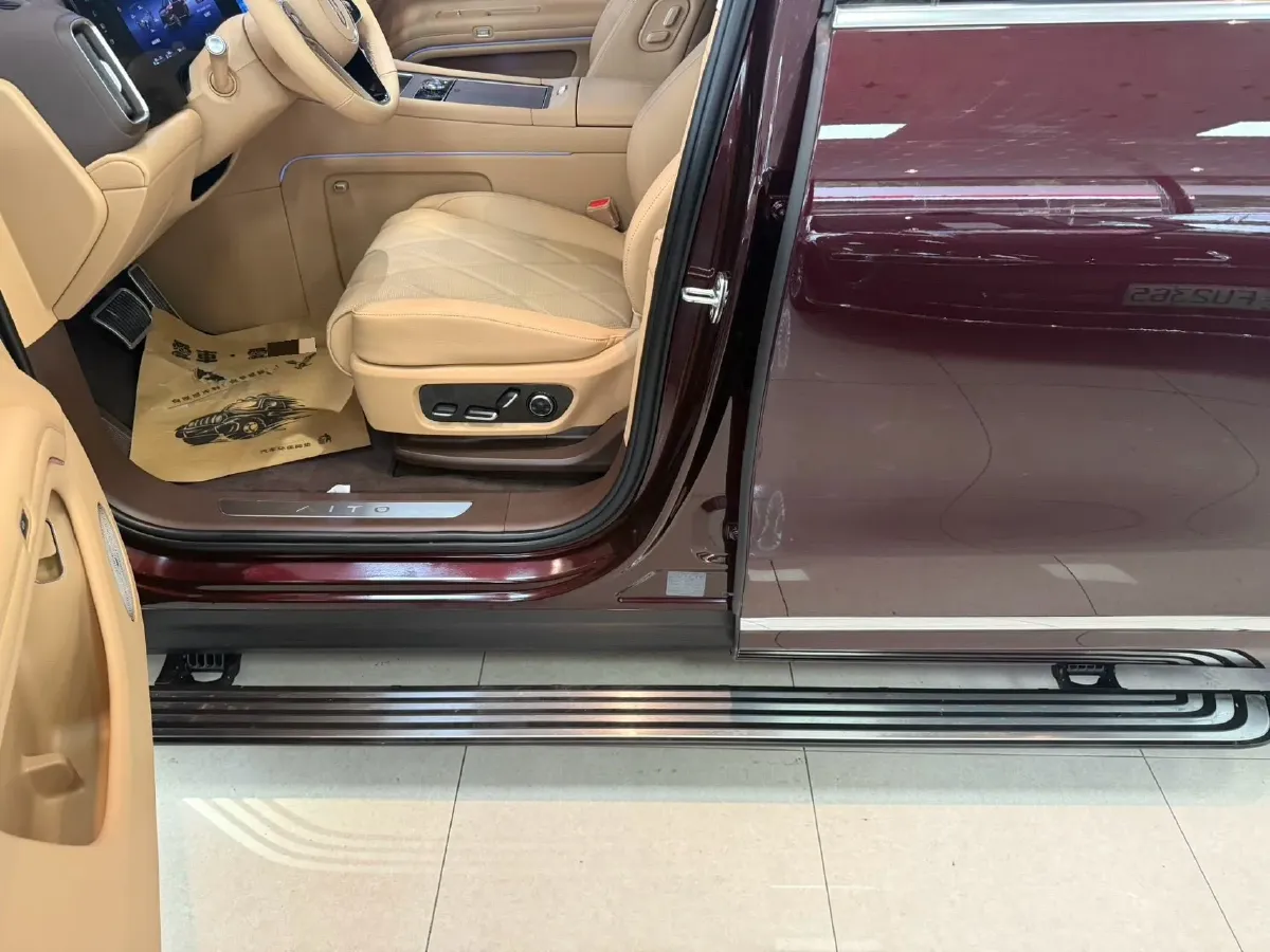 2025 AITO AITO M9 REEV 160HP REEV 52KWH,autocango,china used car exporter,china ev exporter,chinese used car exporter,chinese used ev exporter