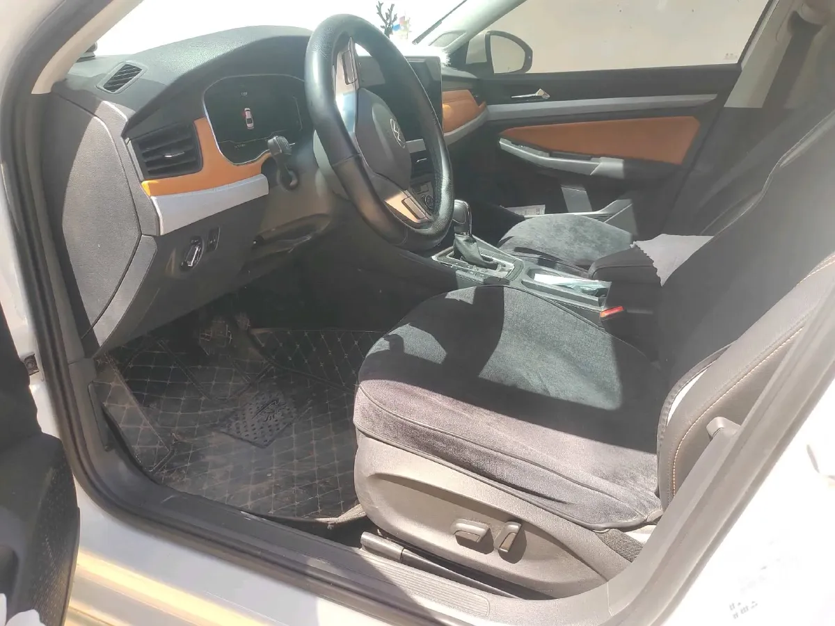2025 Volkswagen Bora 1.2T 116HP L4 7DCT,autocango,china used car exporter,china ev exporter,chinese used car exporter,chinese used ev exporter