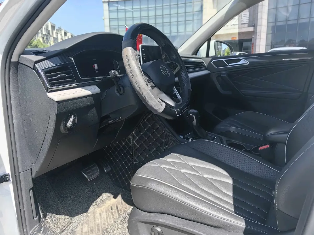 2024 Volkswagen Tiguan L 2.0T 186HP L4 7DCT,autocango,china used car exporter,china ev exporter,chinese used car exporter,chinese used ev exporter