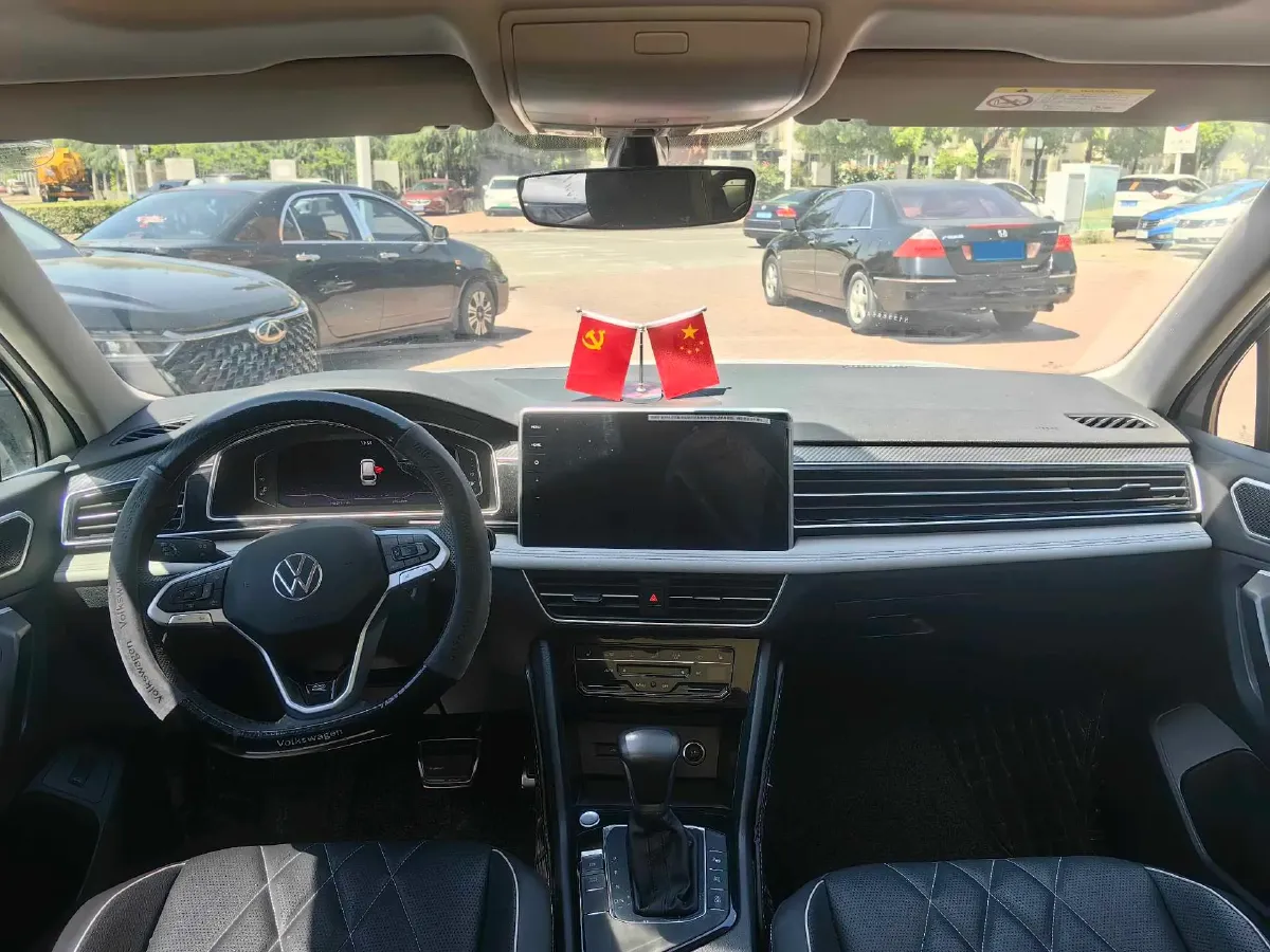 2024 Volkswagen Tiguan L 2.0T 186HP L4 7DCT,autocango,china used car exporter,china ev exporter,chinese used car exporter,chinese used ev exporter