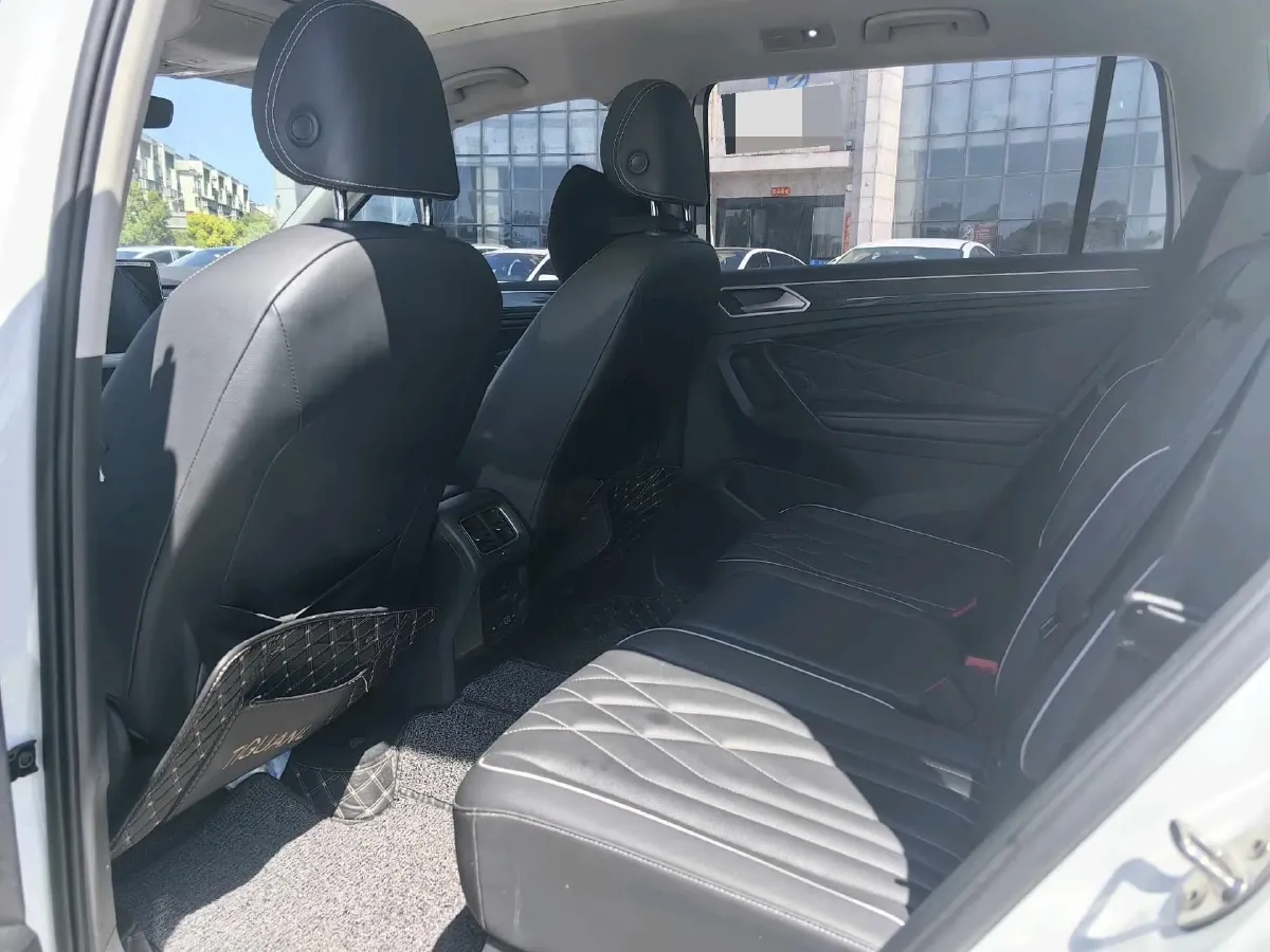 2024 Volkswagen Tiguan L 2.0T 186HP L4 7DCT,autocango,china used car exporter,china ev exporter,chinese used car exporter,chinese used ev exporter