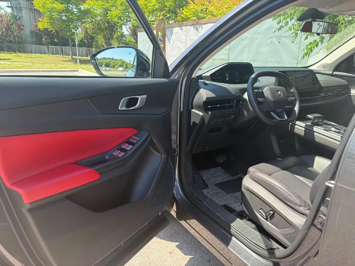 2022 ChangAn Oshan X7 Plus 1.5T 188HP L4 7DCT,autocango,china used car exporter,china ev exporter,chinese used car exporter,chinese used ev exporter