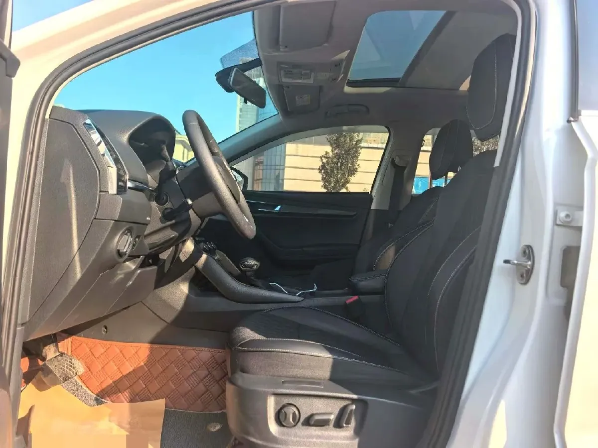 2020 Skoda Karoq 1.4T 150HP L4 7DCT,autocango,china used car exporter,china ev exporter,chinese used car exporter,chinese used ev exporter