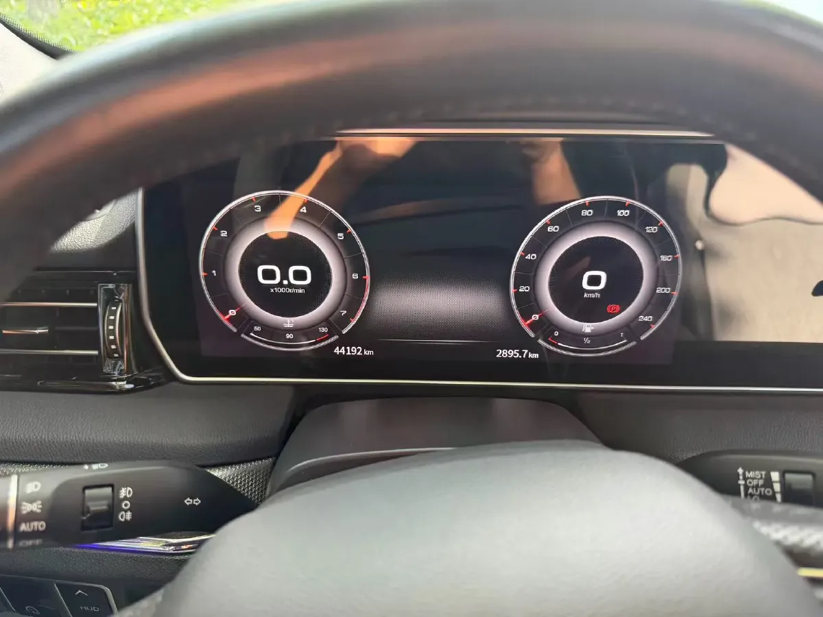 2022 HongQi HS5 2.0T 224HP L4 6AT,autocango,china used car exporter,china ev exporter,chinese used car exporter,chinese used ev exporter