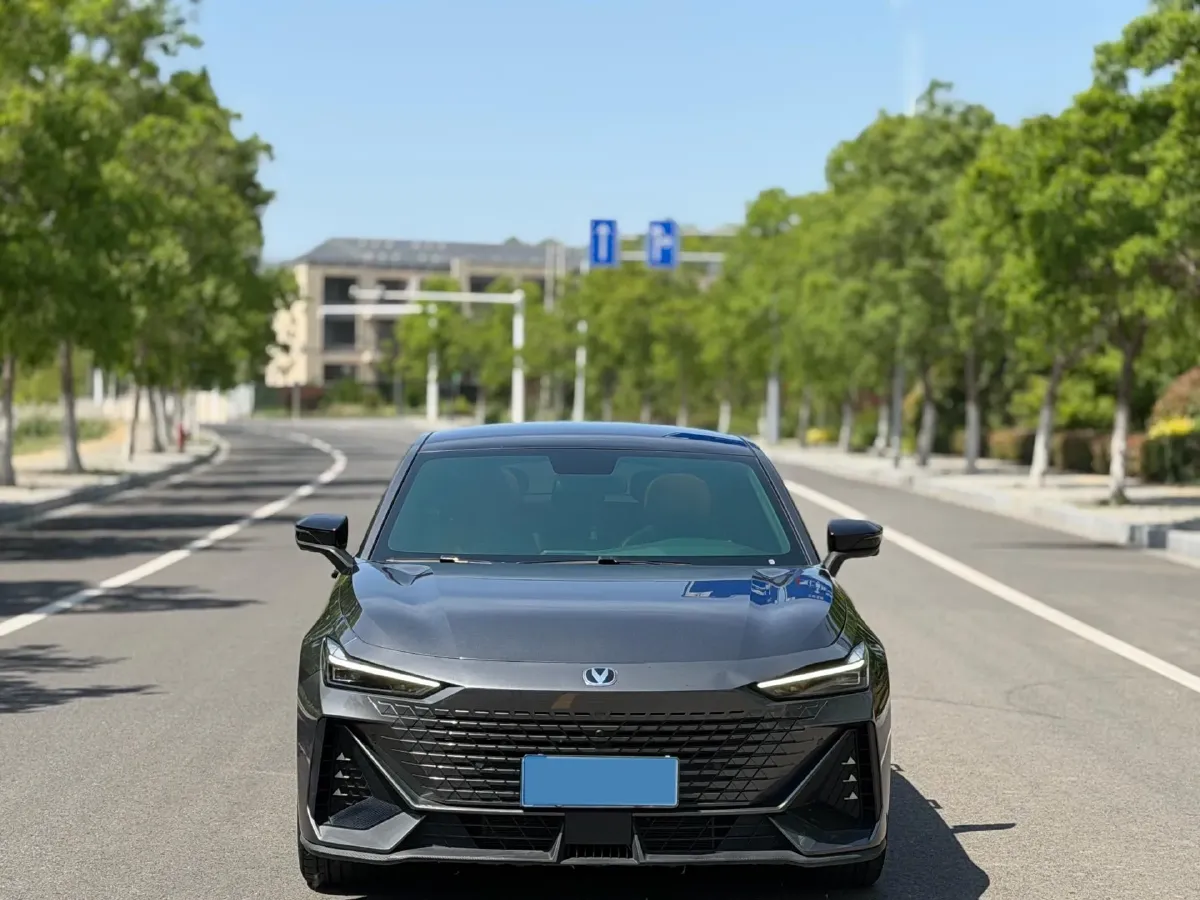 2023 ChangAn UNI-V 1.5T 188HP L4 7DCT,autocango,china used car exporter,china ev exporter,chinese used car exporter,chinese used ev exporter