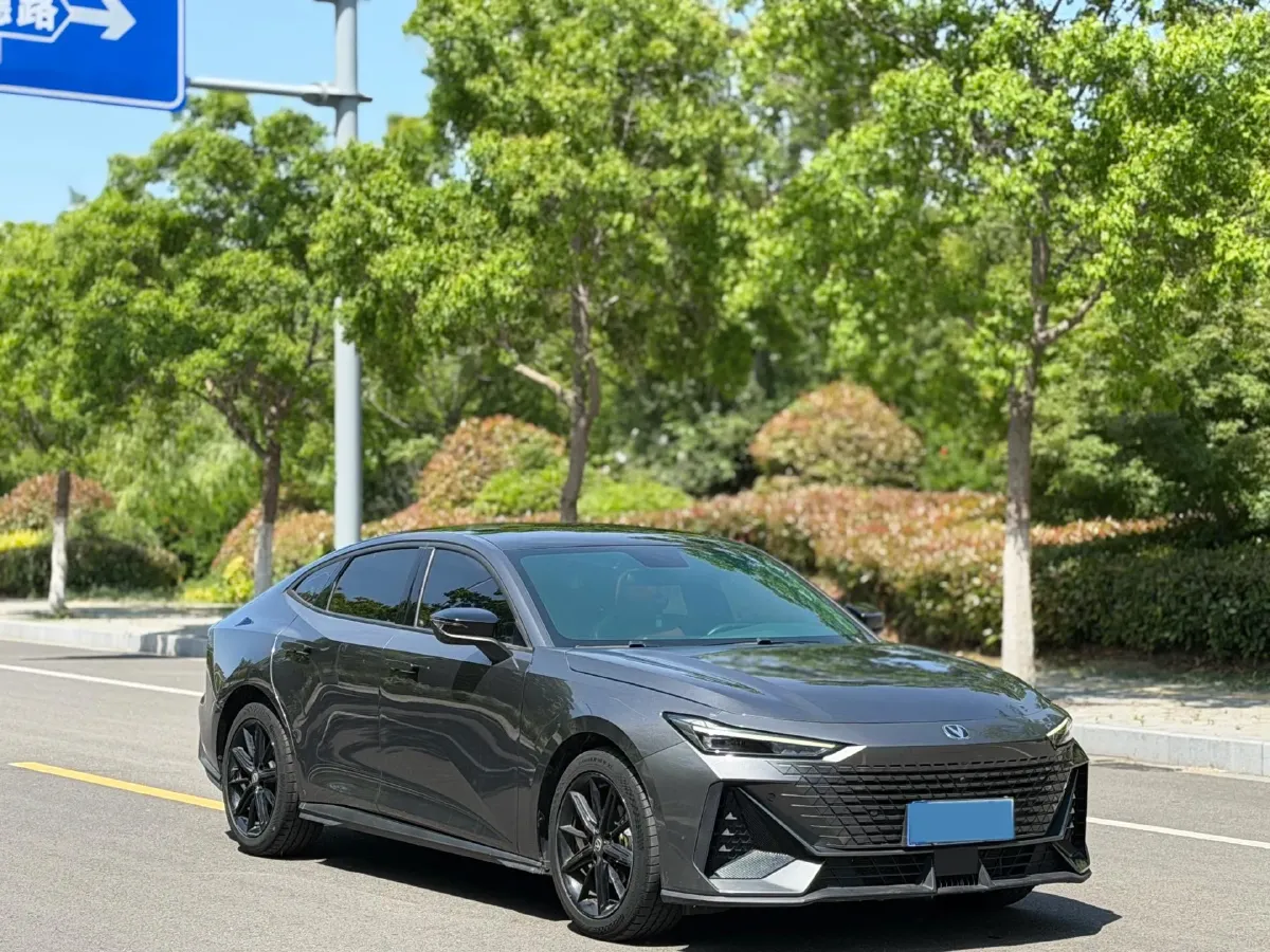 2023 ChangAn UNI-V 1.5T 188HP L4 7DCT,autocango,china used car exporter,china ev exporter,chinese used car exporter,chinese used ev exporter