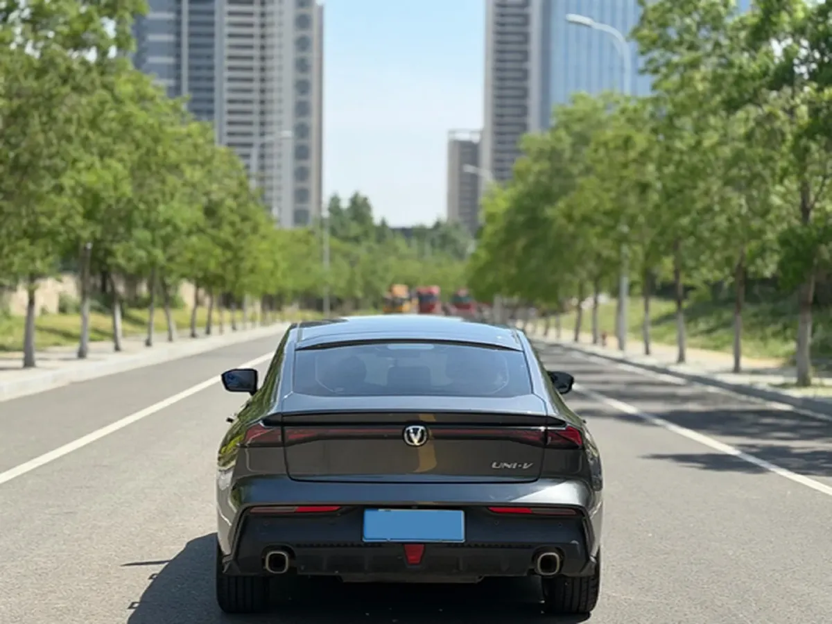 2023 ChangAn UNI-V 1.5T 188HP L4 7DCT,autocango,china used car exporter,china ev exporter,chinese used car exporter,chinese used ev exporter