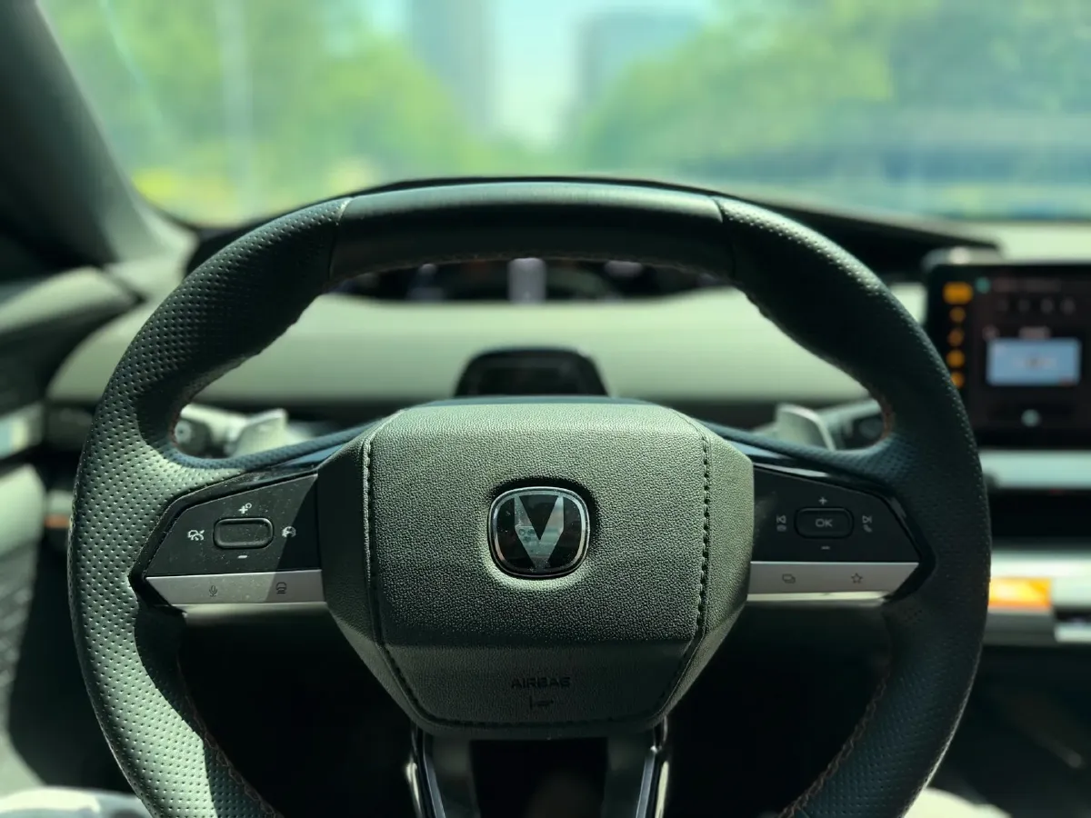 2023 ChangAn UNI-V 1.5T 188HP L4 7DCT,autocango,china used car exporter,china ev exporter,chinese used car exporter,chinese used ev exporter