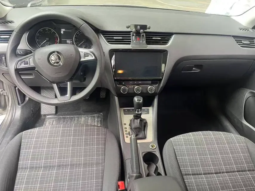 2020 Skoda Octavia 1.5L 113HP L4 6AT,autocango,china used car exporter,china ev exporter,chinese used car exporter,chinese used ev exporter