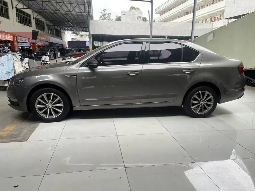 2020 Skoda Octavia 1.5L 113HP L4 6AT,autocango,china used car exporter,china ev exporter,chinese used car exporter,chinese used ev exporter