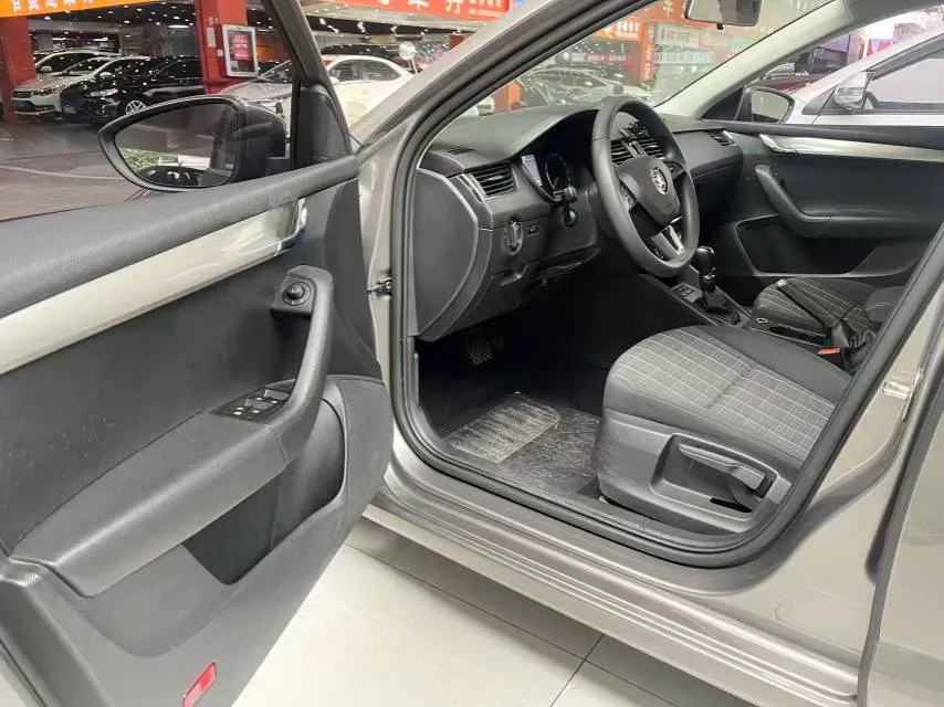 2020 Skoda Octavia 1.5L 113HP L4 6AT,autocango,china used car exporter,china ev exporter,chinese used car exporter,chinese used ev exporter
