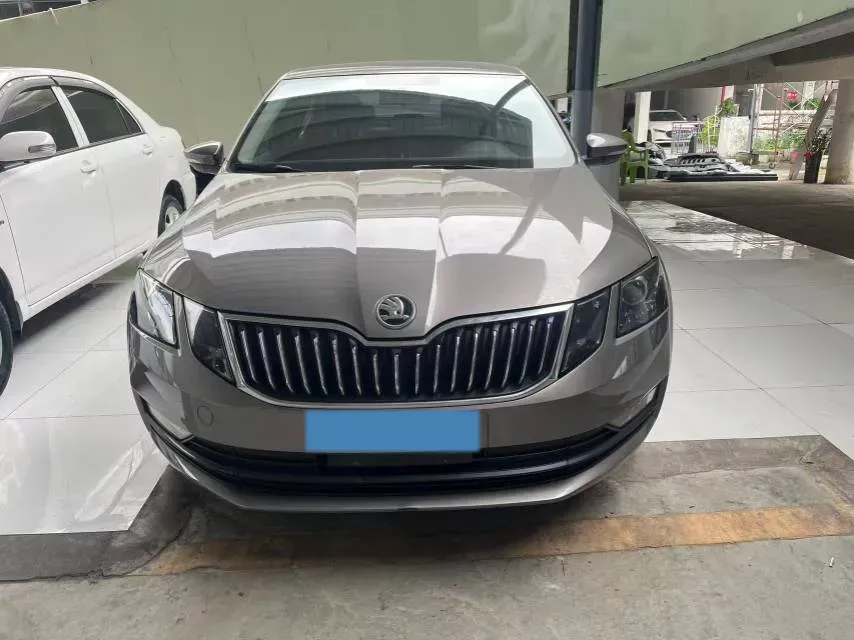 2020 Skoda Octavia 1.5L 113HP L4 6AT,autocango,china used car exporter,china ev exporter,chinese used car exporter,chinese used ev exporter