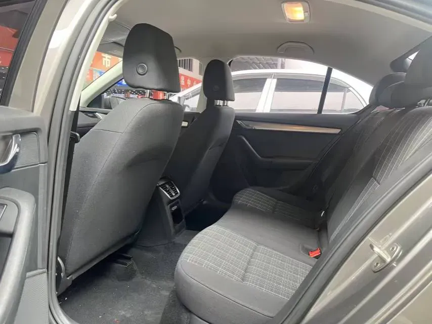 2020 Skoda Octavia 1.5L 113HP L4 6AT,autocango,china used car exporter,china ev exporter,chinese used car exporter,chinese used ev exporter