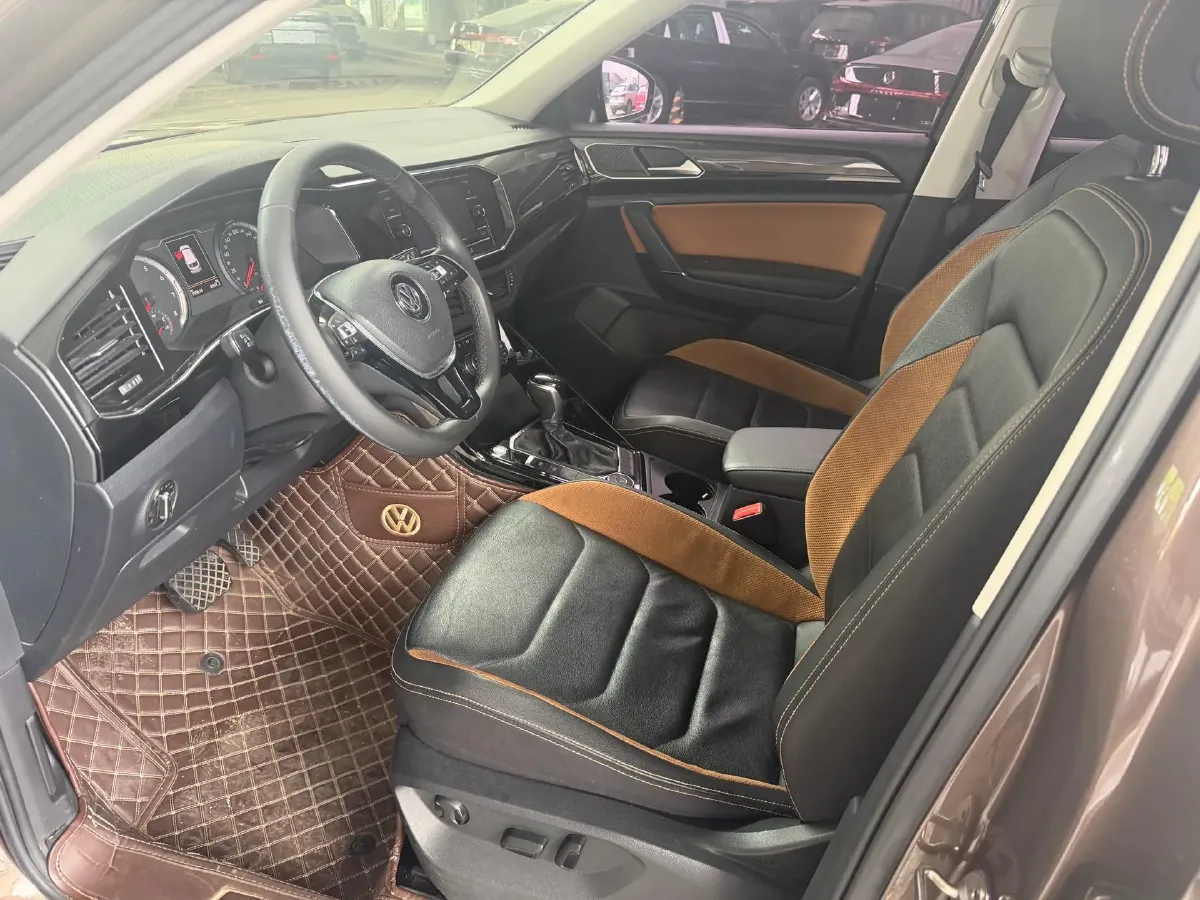 2019 MINI CLUBMAN 1.5T 102HP L3 6AT,autocango,china used car exporter,china ev exporter,chinese used car exporter,chinese used ev exporter