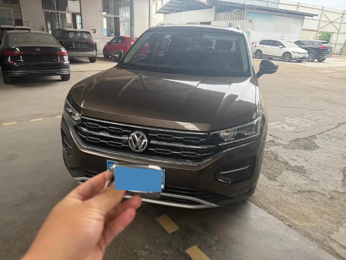 2019 MINI CLUBMAN 1.5T 102HP L3 6AT,autocango,china used car exporter,china ev exporter,chinese used car exporter,chinese used ev exporter