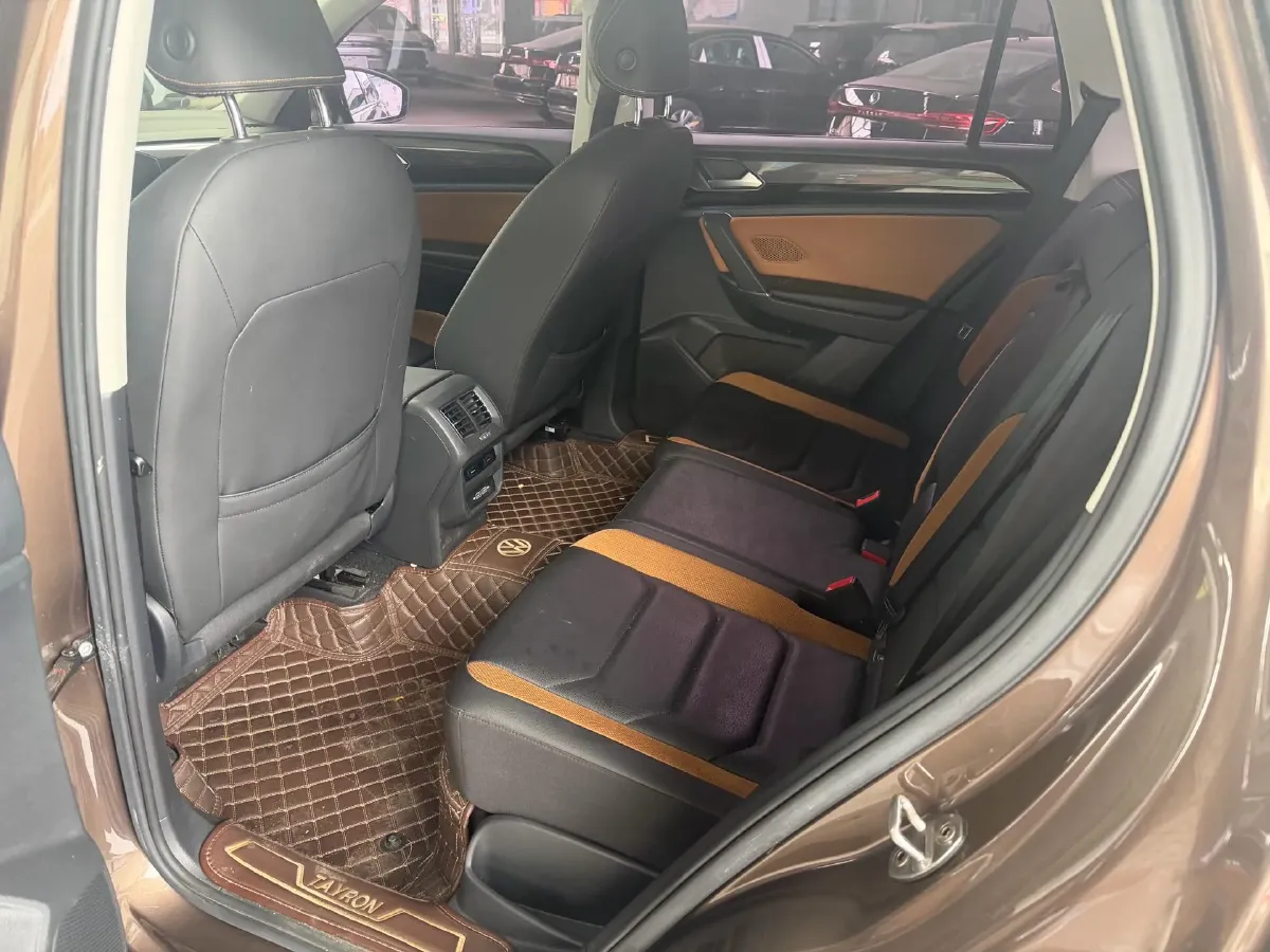 2019 MINI CLUBMAN 1.5T 102HP L3 6AT,autocango,china used car exporter,china ev exporter,chinese used car exporter,chinese used ev exporter