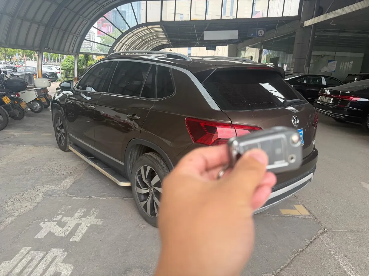 2019 MINI CLUBMAN 1.5T 102HP L3 6AT,autocango,china used car exporter,china ev exporter,chinese used car exporter,chinese used ev exporter